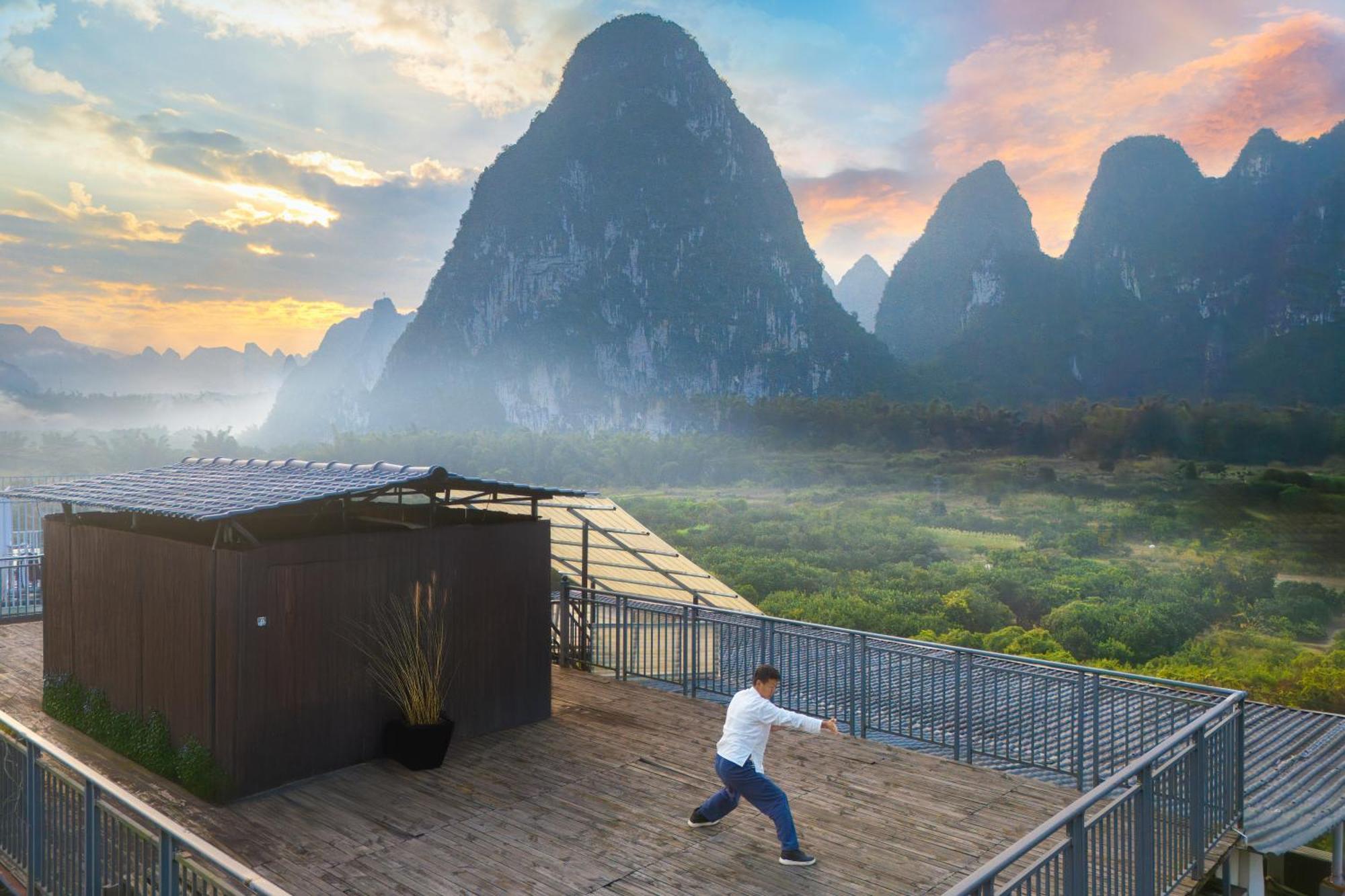 Leisure Courtyard Hotel Yangshuo-Free Shuttle Bus To Yangshuo Station Stay 2 Nights One Way Екстериор снимка