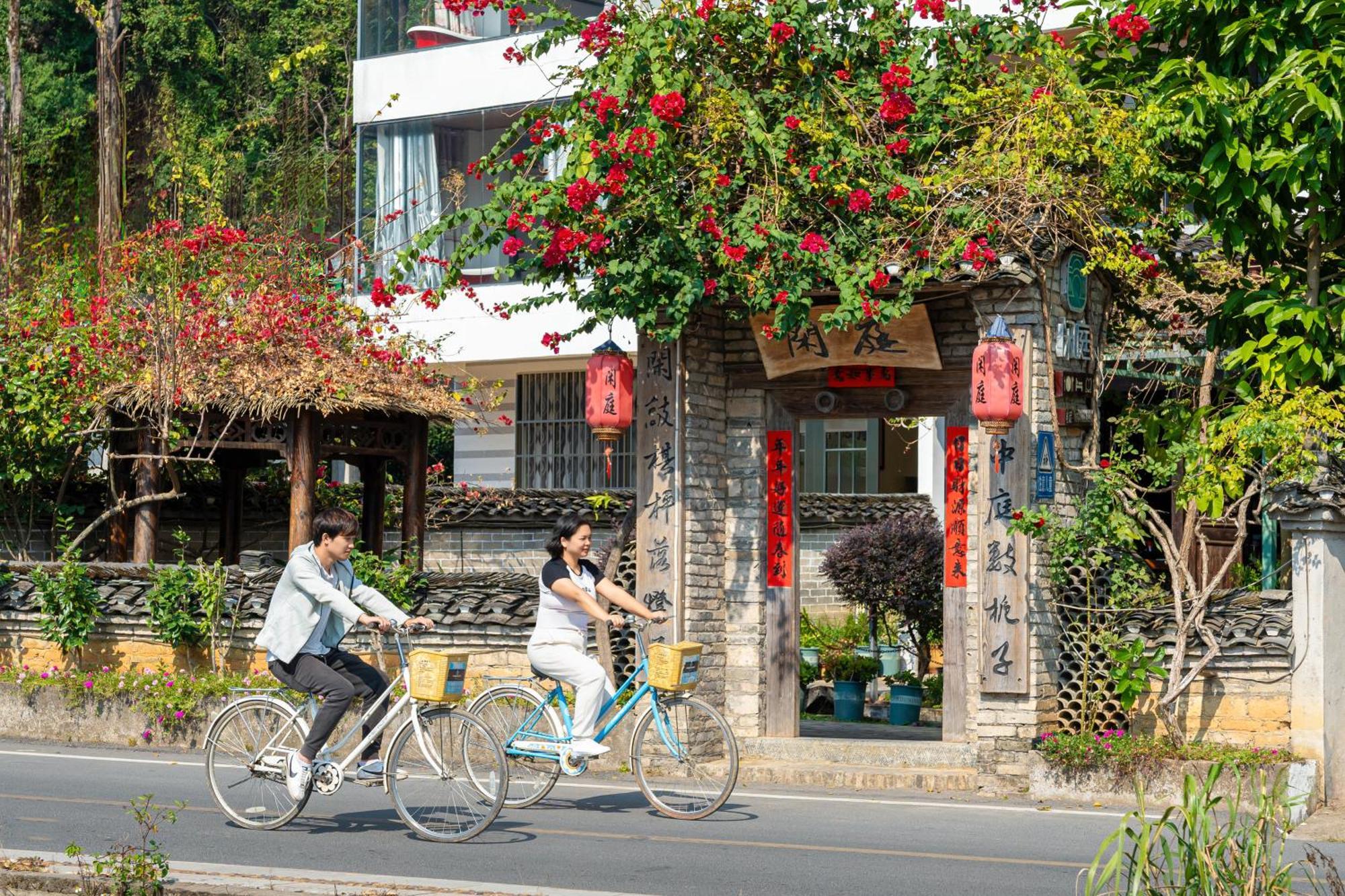 Leisure Courtyard Hotel Yangshuo-Free Shuttle Bus To Yangshuo Station Stay 2 Nights One Way Екстериор снимка