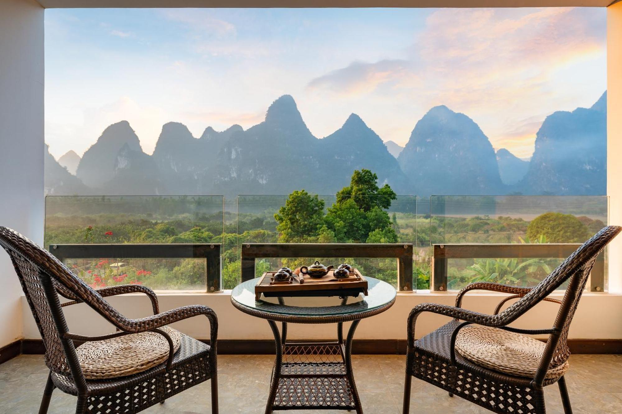 Leisure Courtyard Hotel Yangshuo-Free Shuttle Bus To Yangshuo Station Stay 2 Nights One Way Екстериор снимка