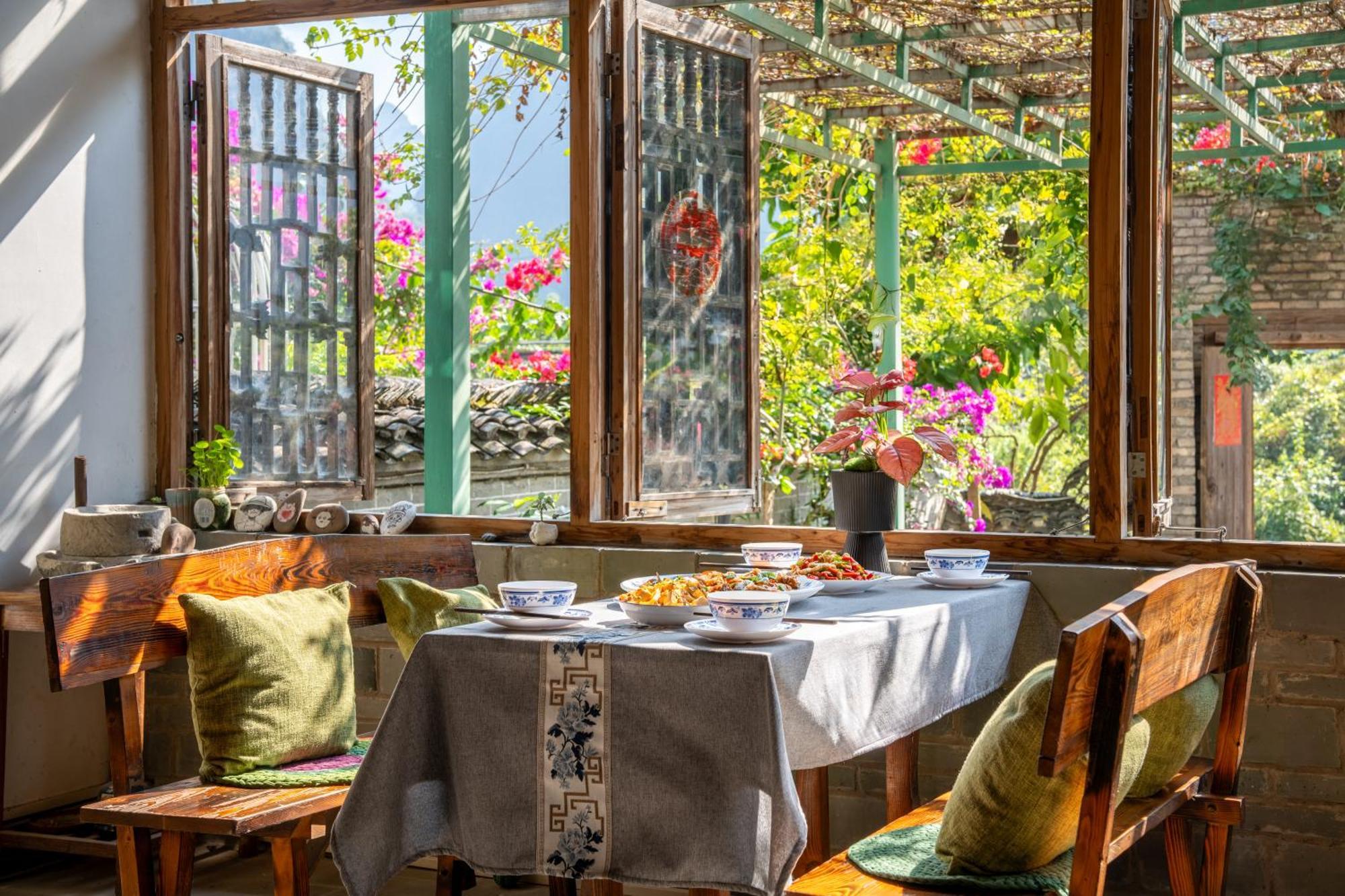 Leisure Courtyard Hotel Yangshuo-Free Shuttle Bus To Yangshuo Station Stay 2 Nights One Way Екстериор снимка