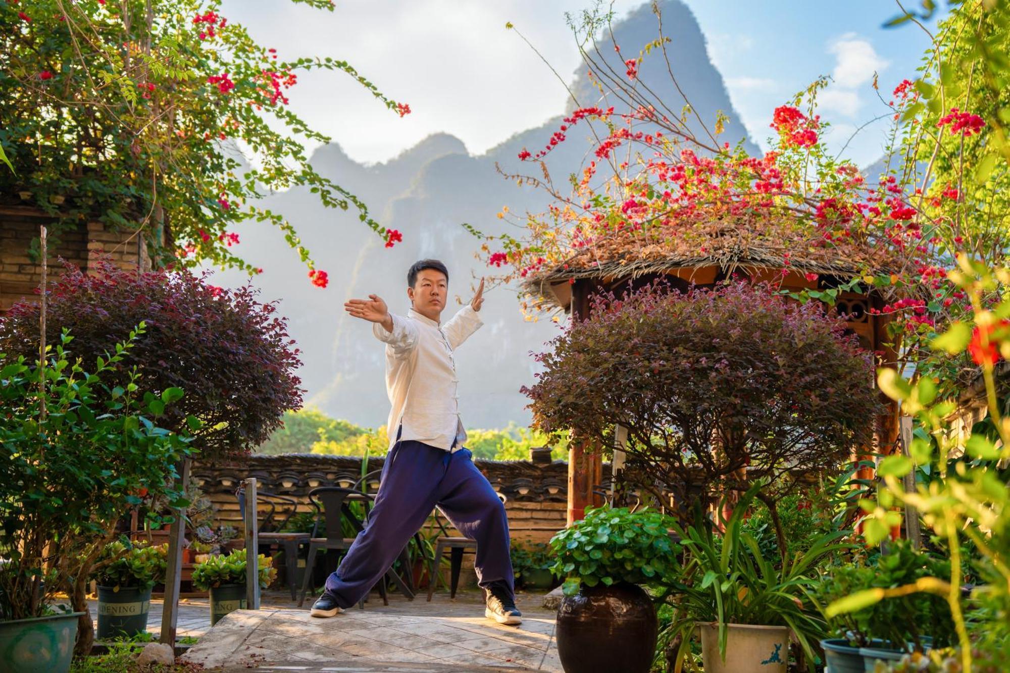 Leisure Courtyard Hotel Yangshuo-Free Shuttle Bus To Yangshuo Station Stay 2 Nights One Way Екстериор снимка