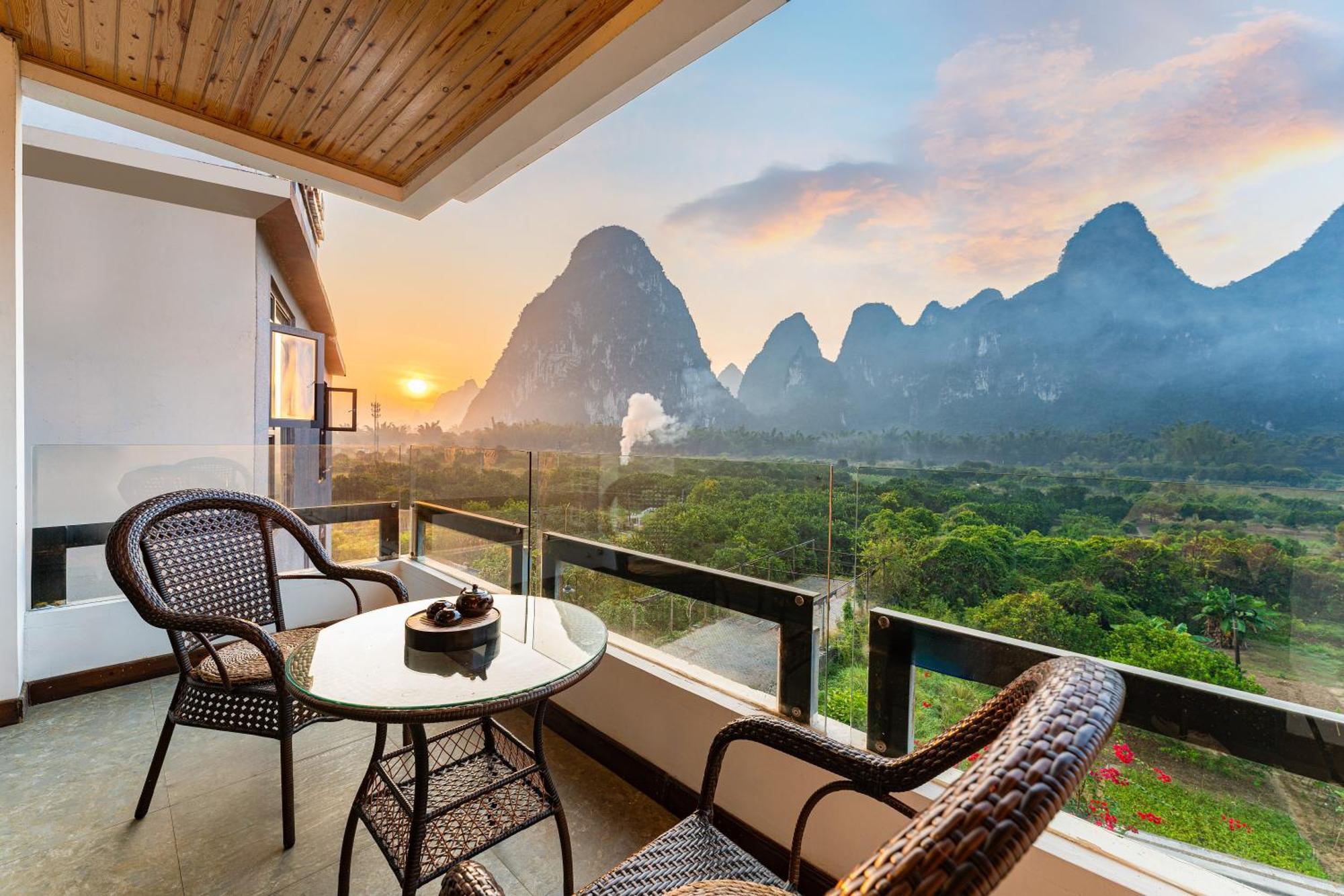 Leisure Courtyard Hotel Yangshuo-Free Shuttle Bus To Yangshuo Station Stay 2 Nights One Way Екстериор снимка