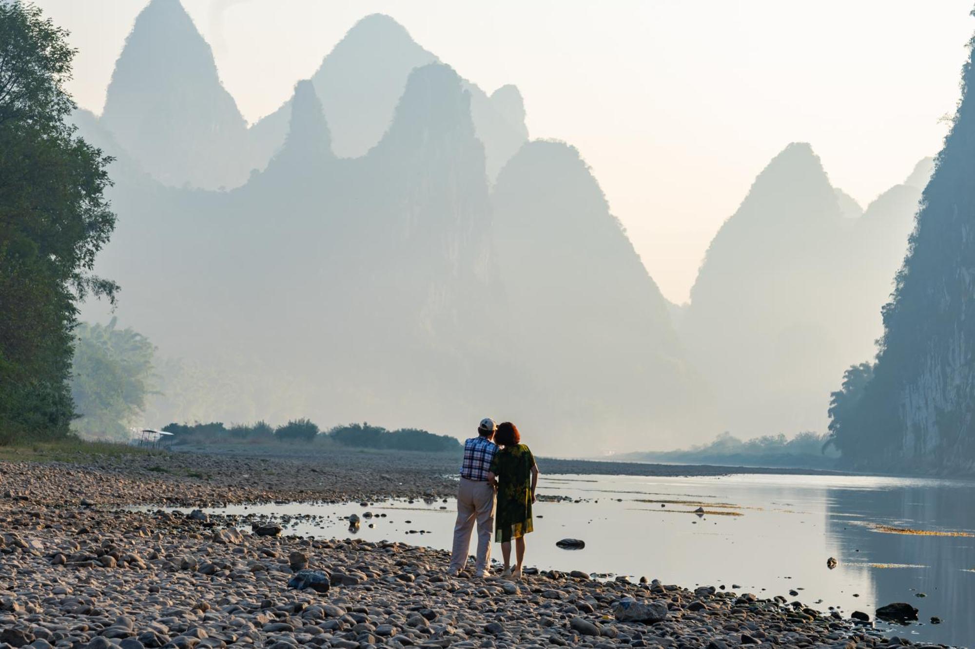 Leisure Courtyard Hotel Yangshuo-Free Shuttle Bus To Yangshuo Station Stay 2 Nights One Way Екстериор снимка